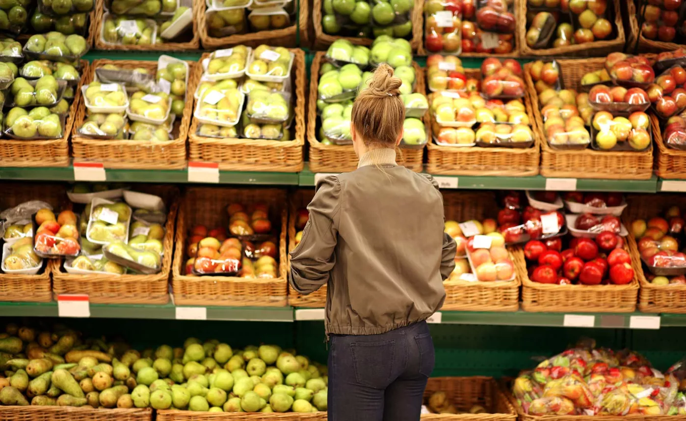  women choosing vegetables and fruits
