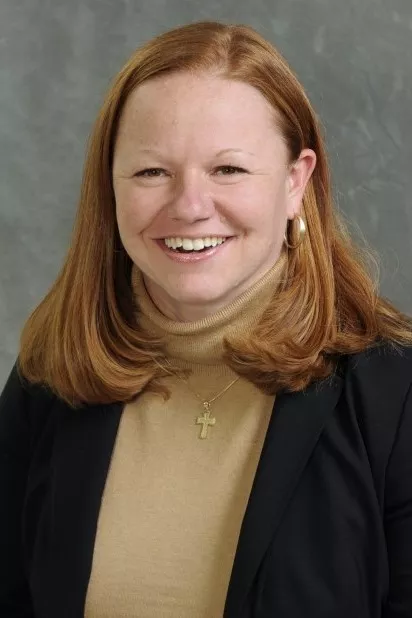  Anderson Elizabeth's head shot

