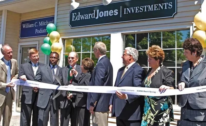 Photograph of John Bachmann opening the 10,000th branch office in 2008.